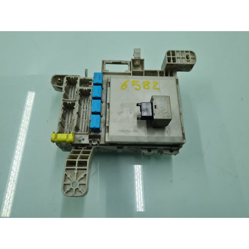 CAJA RELES / FUSIBLES 