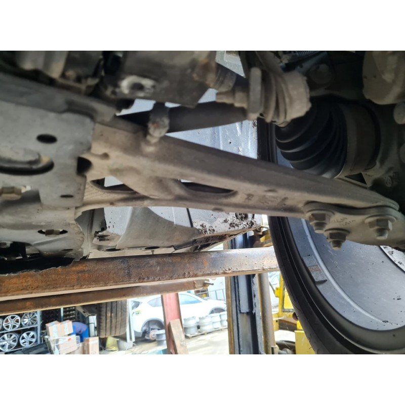 BRAZO SUSPENSION INFERIOR DELANTERO IZQUIERDO 