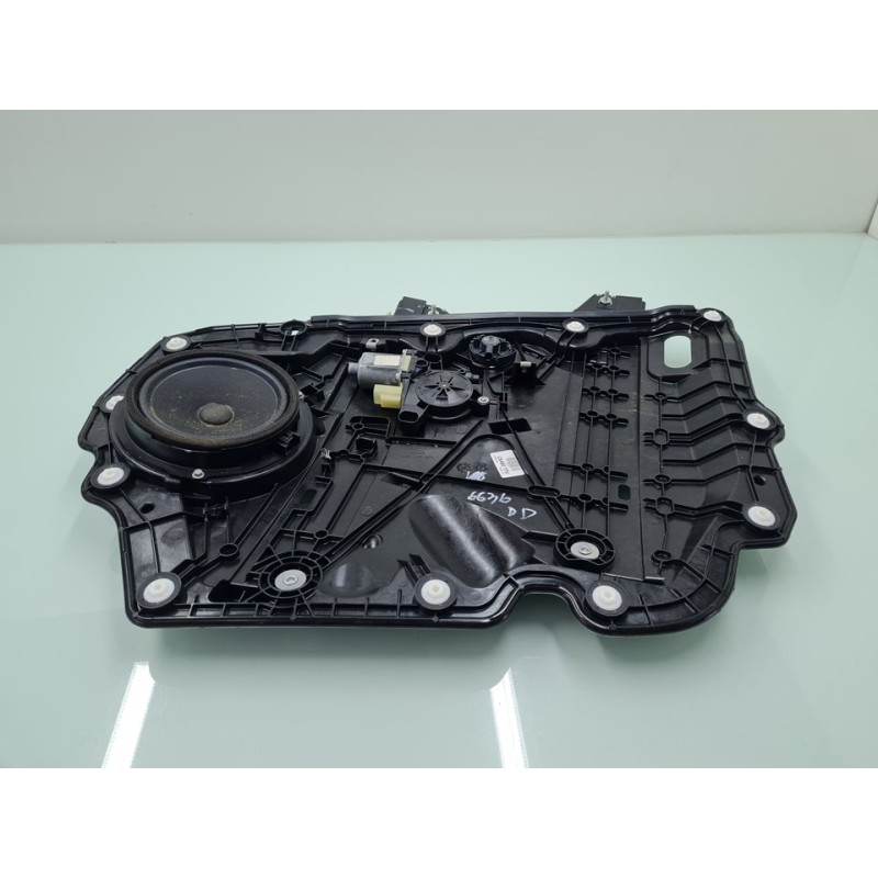 ELEVALUNAS DELANTERO DERECHO LJ6BS23200BE 