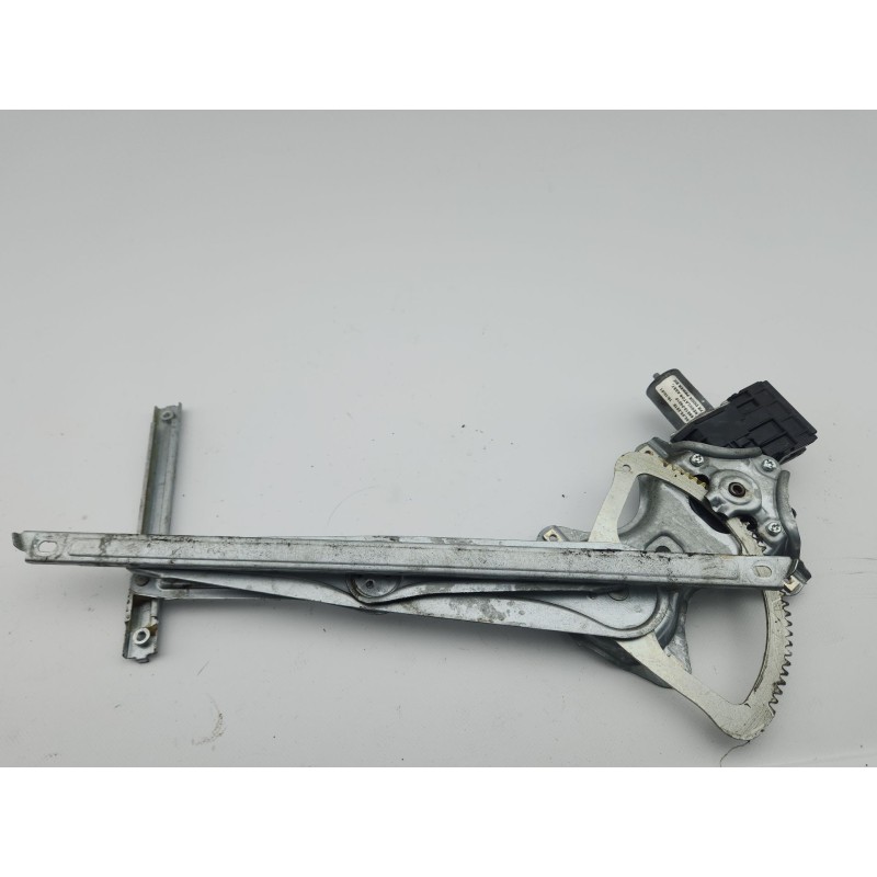 ELEVALUNAS DELANTERO DERECHO 85710F4010 