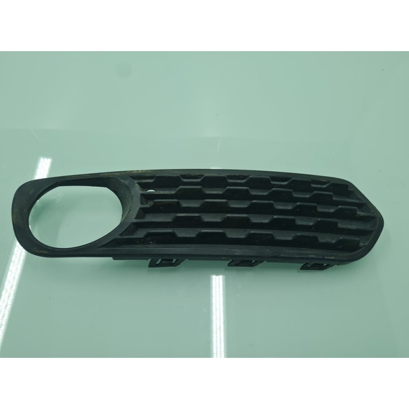 REJILLA PARAGOLPES DERECHA 7245870 