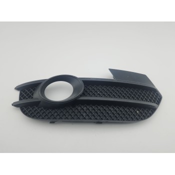 REJILLA PARAGOLPES DERECHA 8U0807682A 