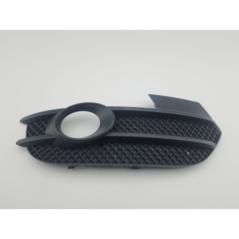 REJILLA PARAGOLPES DERECHA 8U0807682A 