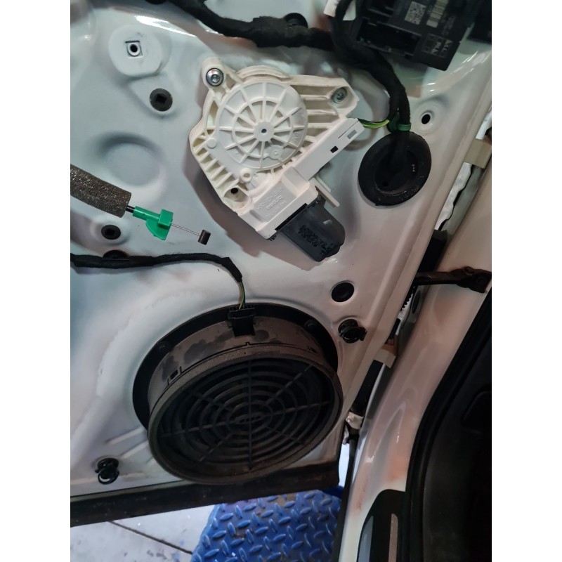 ELEVALUNAS DELANTERO IZQUIERDO 8U0837461 