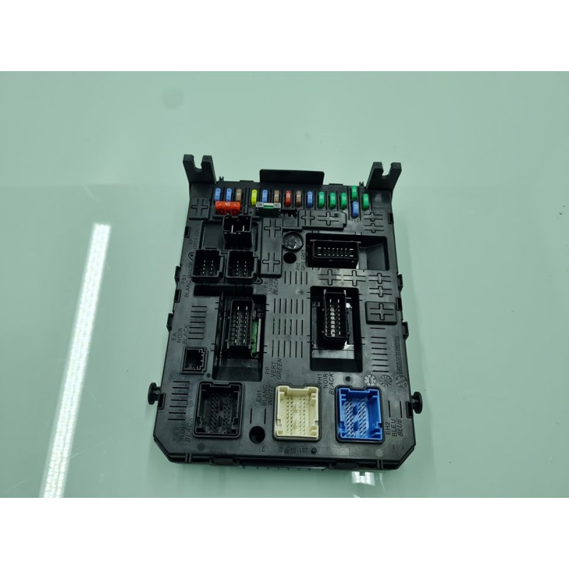 CAJA RELES / FUSIBLES 