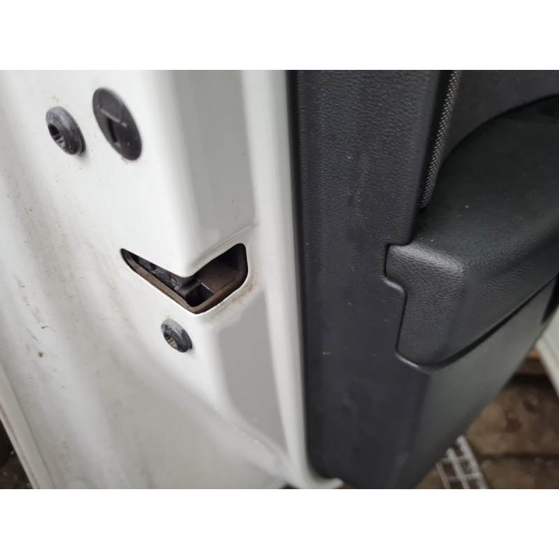 CERRADURA PUERTA DELANTERA IZQUIERDA 