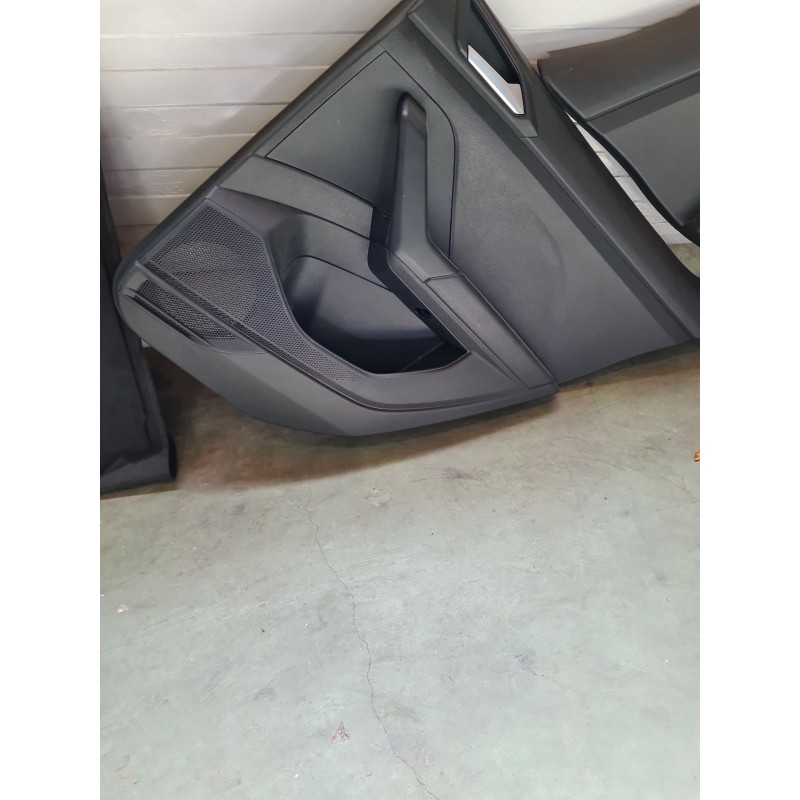 GUARNECIDO PUERTA TRASERA DERECHA 2GM867212 