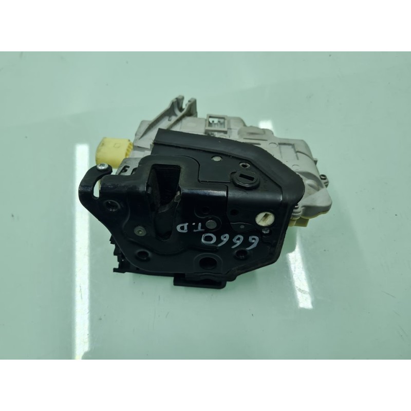 CERRADURA PUERTA TRASERA DERECHA 3C4839016A 