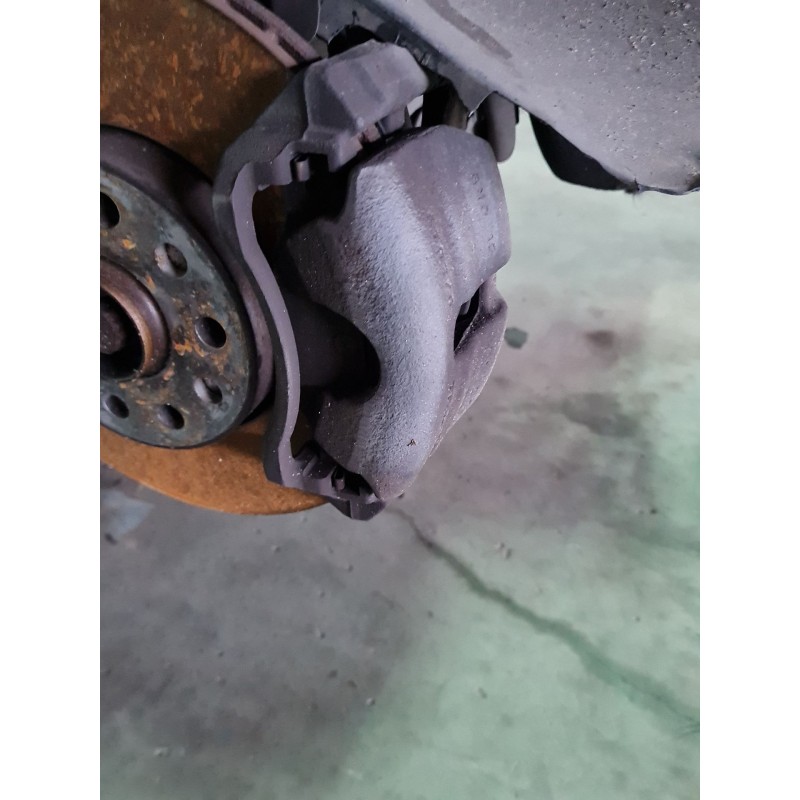 PINZA DE FRENO DELANTERA DERECHA 8V0615124 
