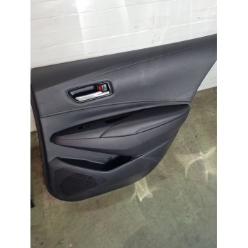 GUARNECIDO PUERTA TRASERA DERECHA 6763002Y70C8 