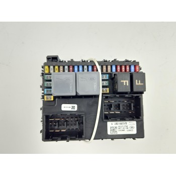 CAJA RELES / FUSIBLES 