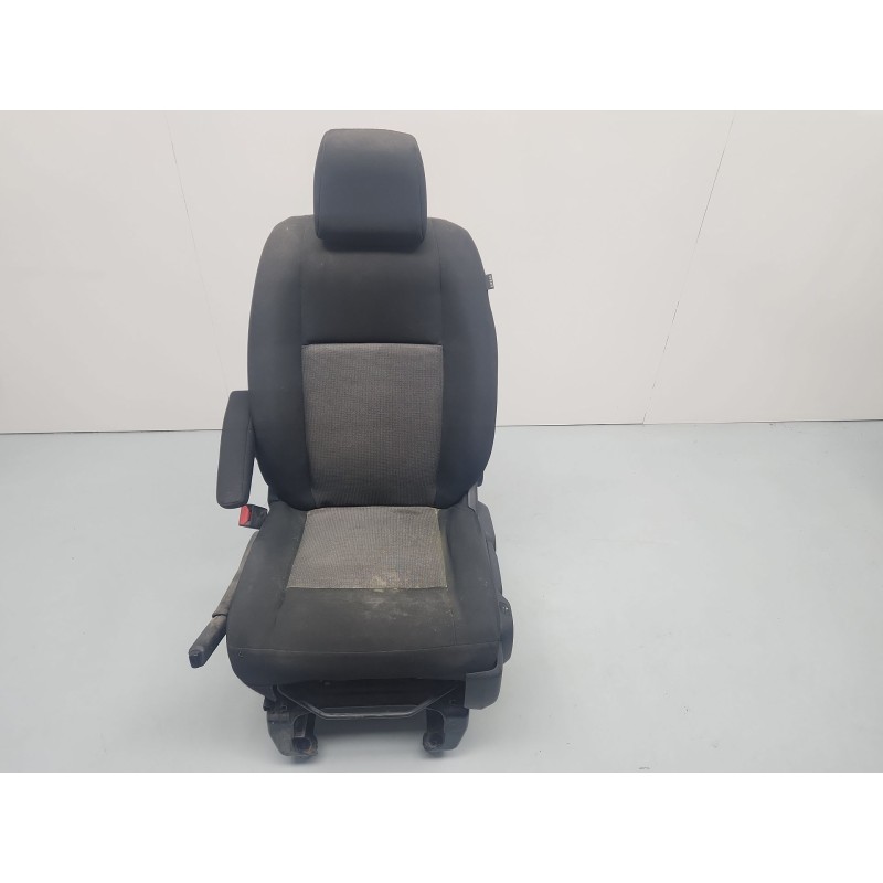 ASIENTO DELANTERO IZQUIERDO 
