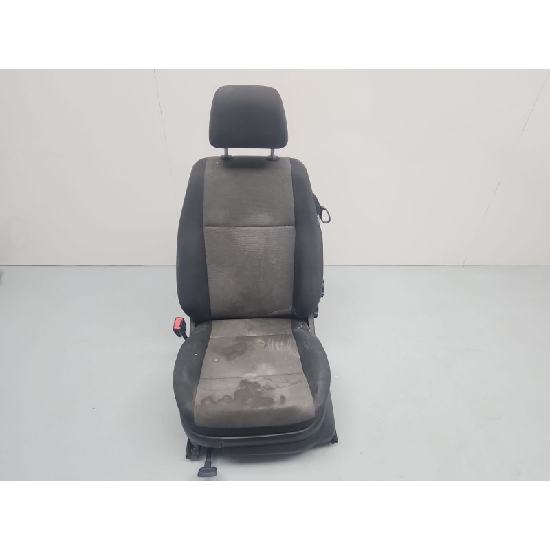 ASIENTO DELANTERO IZQUIERDO 