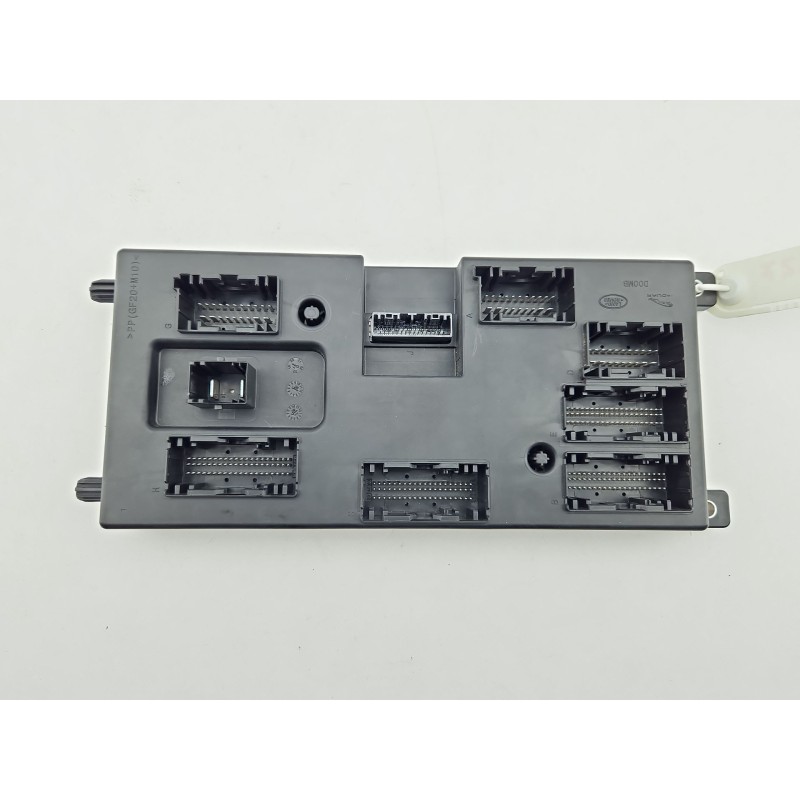 CAJA RELES / FUSIBLES M8E214F041BA 