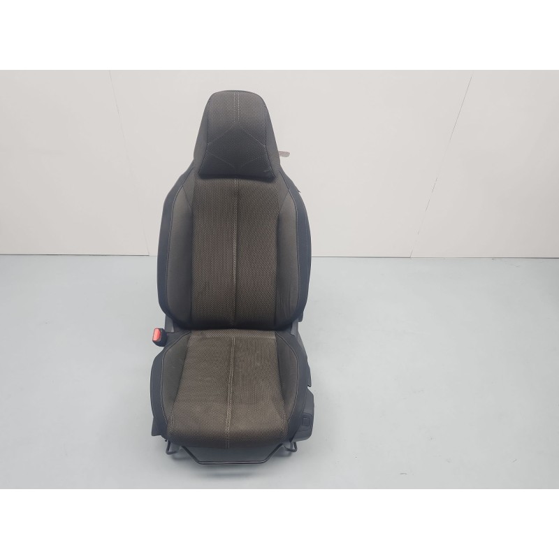 ASIENTO DELANTERO IZQUIERDO 