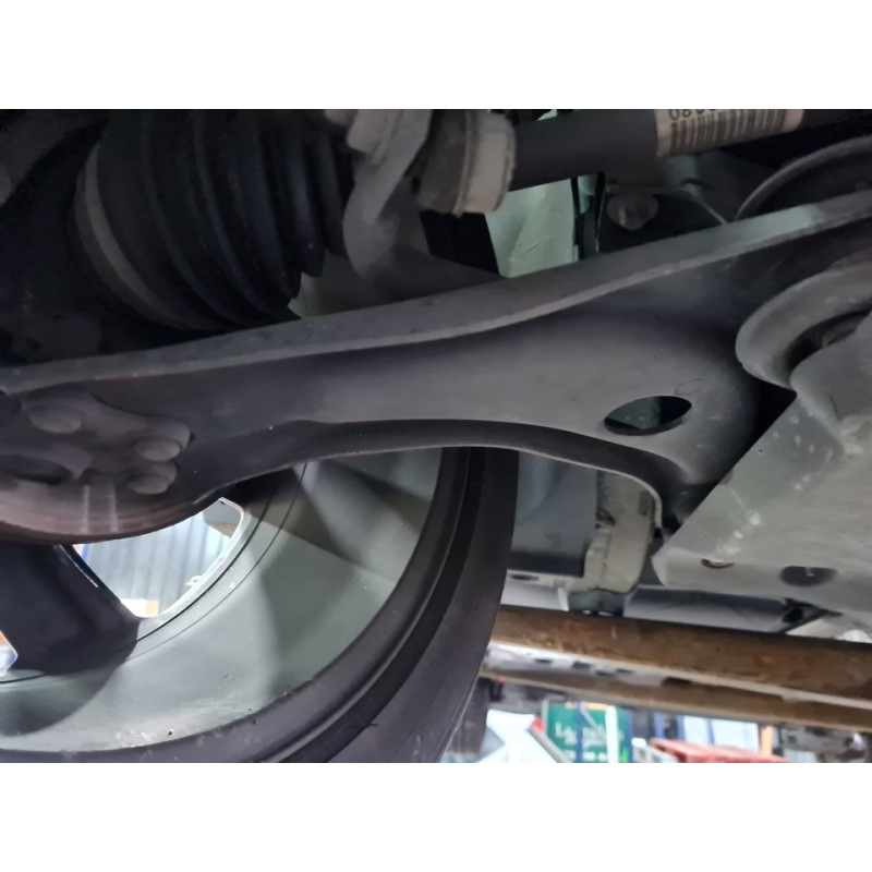BRAZO SUSPENSION INFERIOR DELANTERO DERECHO 