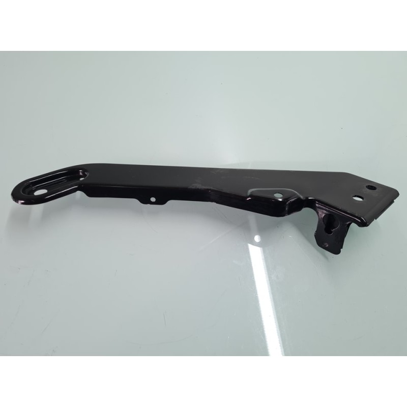 SOPORTE DELANTERO IZQUIERDO 3G8806669 