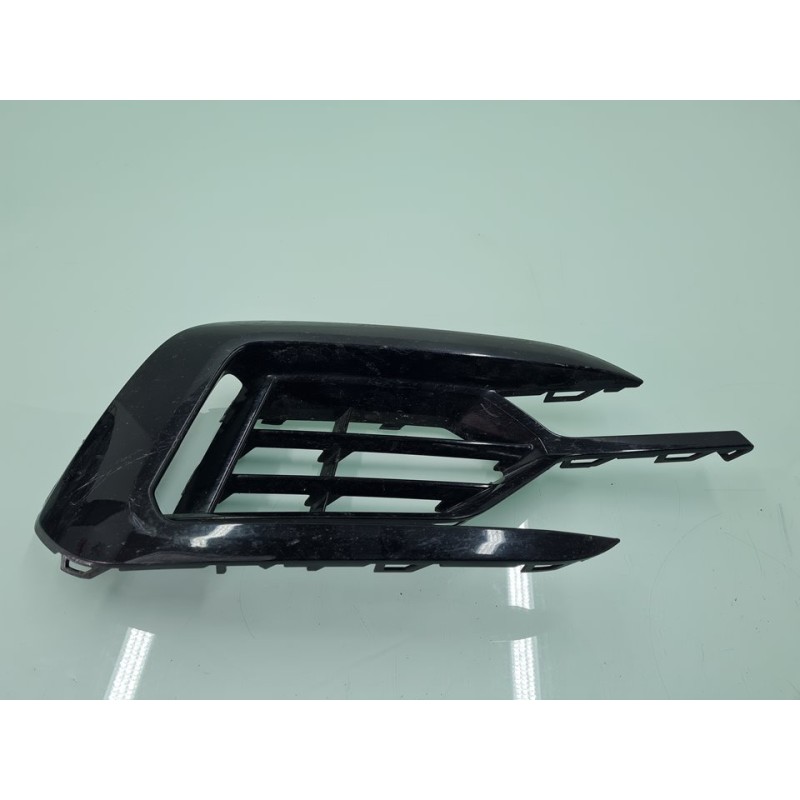REJILLA PARAGOLPES DERECHA 3G8806666 