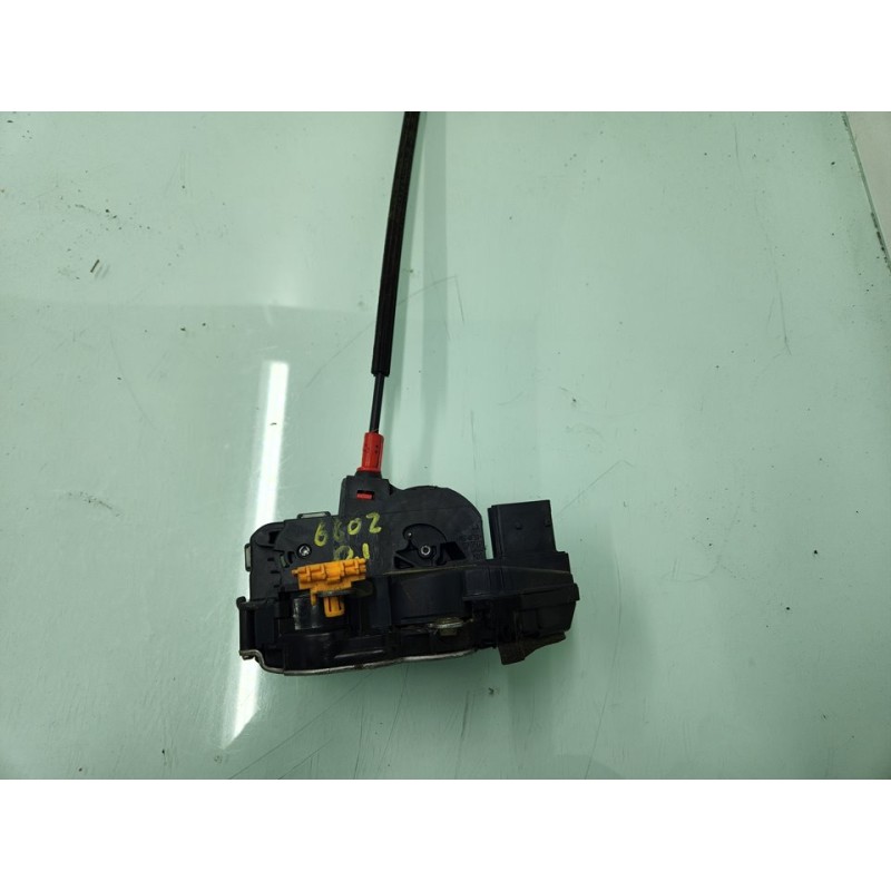 CERRADURA PUERTA DELANTERA IZQUIERDA 