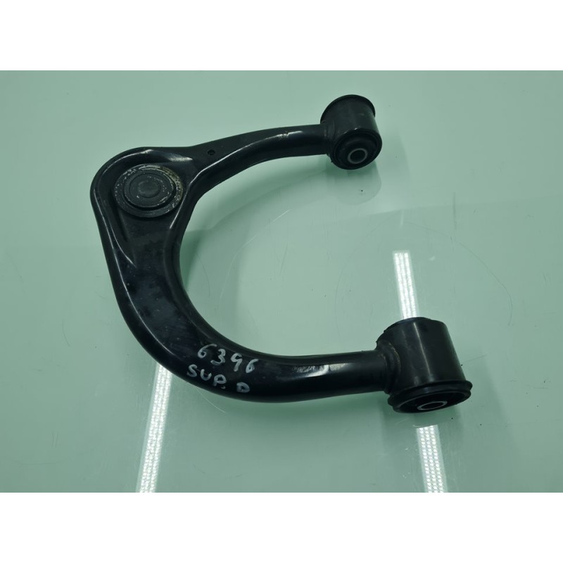 BRAZO SUSPENSION SUPERIOR DELANTERO DERECHO 
