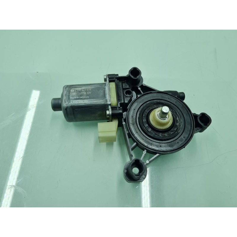 MOTOR ELEVALUNAS DELANTERO DERECHO 5Q0959802C 