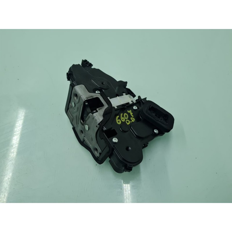 CERRADURA PUERTA DELANTERA DERECHA 10B837016B 