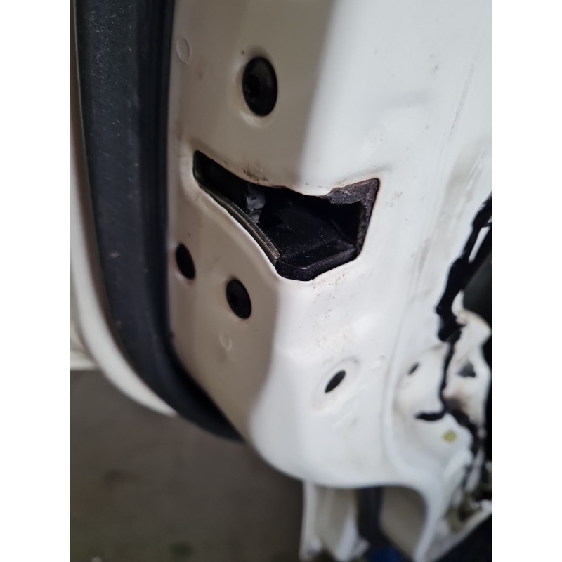 CERRADURA PUERTA TRASERA IZQUIERDA 