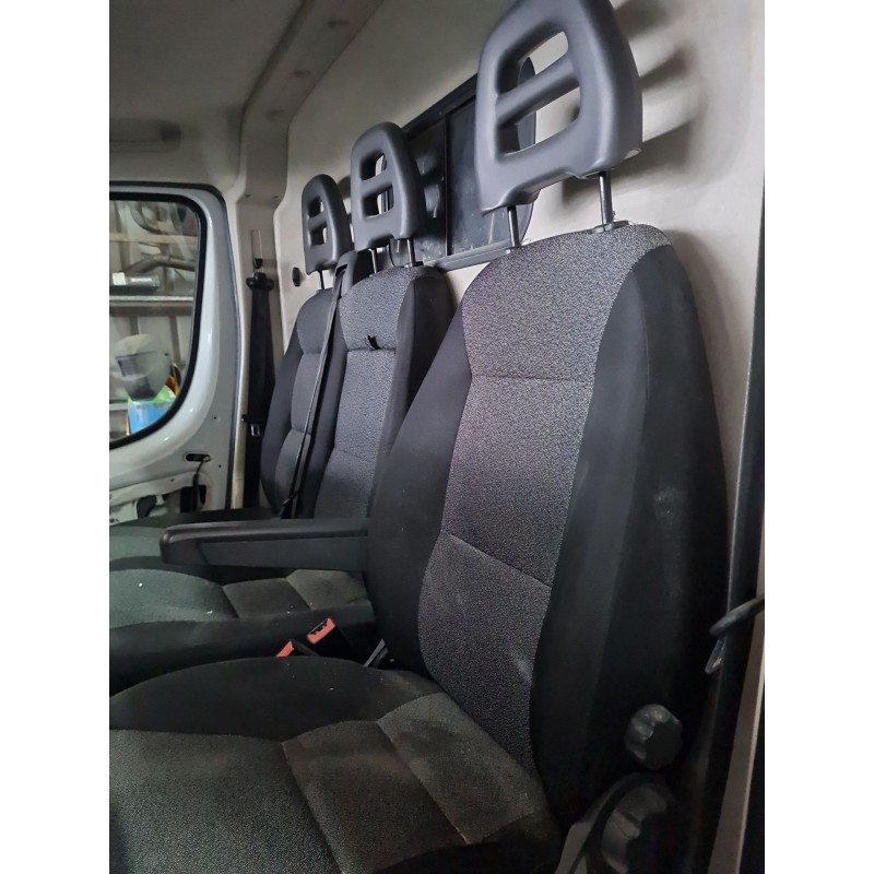ASIENTO DELANTERO IZQUIERDO 