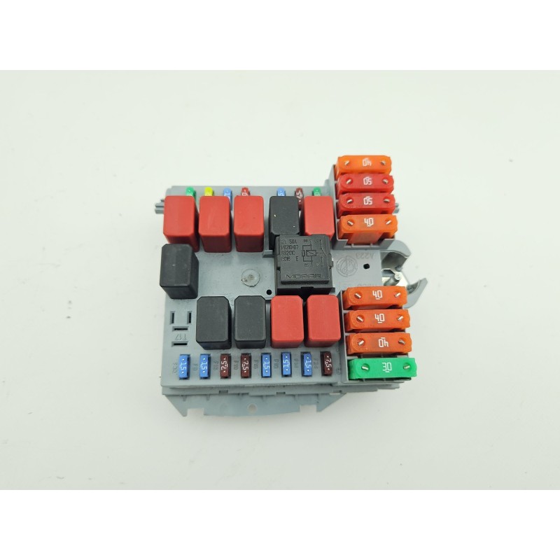 CAJA RELES / FUSIBLES 1388601080 