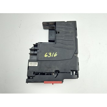 CAJA RELES / FUSIBLES 