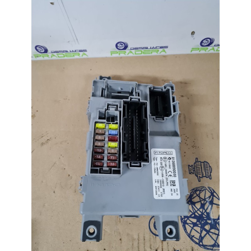 CAJA RELES / FUSIBLES 01368890080 