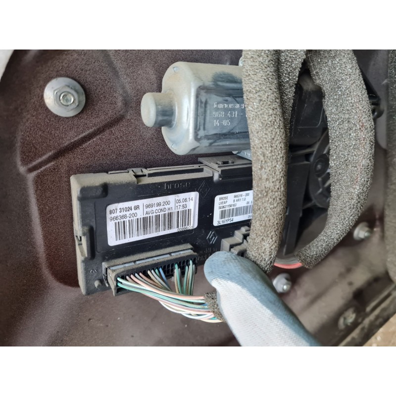 ELEVALUNAS DELANTERO IZQUIERDO 807310246R 