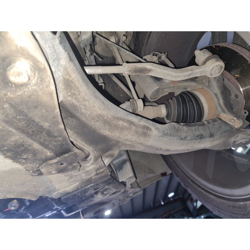 BRAZO SUSPENSION INFERIOR DELANTERO DERECHO 