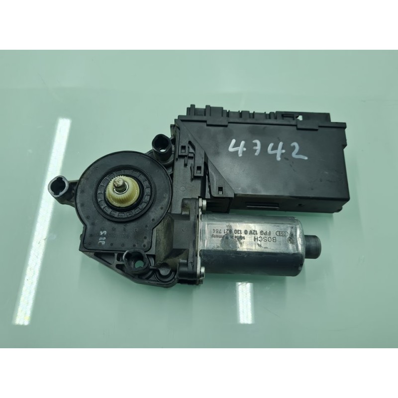 MOTOR ELEVALUNAS DELANTERO DERECHO 8E1959802G 