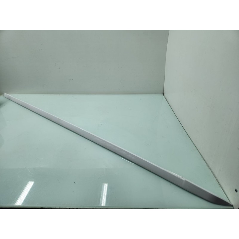 FALDON LATERAL IZQUIERDO 8W0853931A 