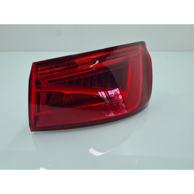 PILOTO TRASERO DERECHO 8V5945096 