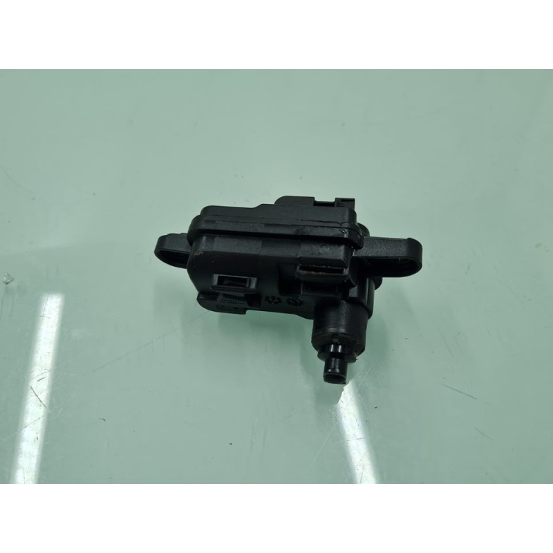 MOTOR TAPA EXTERIOR COMBUSTIBLE 8V0852159A 