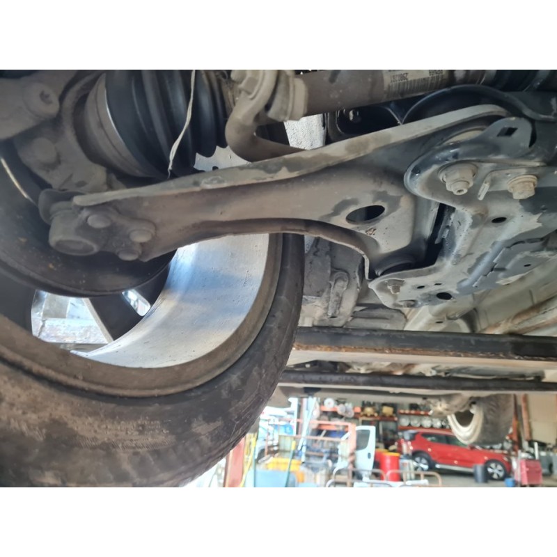 BRAZO SUSPENSION INFERIOR DELANTERO DERECHO 