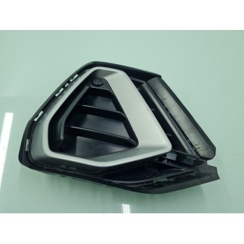REJILLA PARAGOLPES DERECHA 83A807682D 