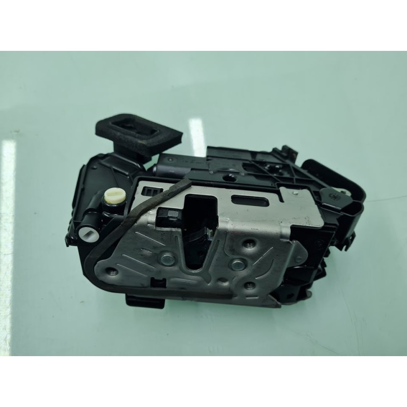 CERRADURA PUERTA TRASERA IZQUIERDA 5TA839015Q 