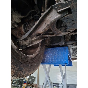 BRAZO SUSPENSION INFERIOR DELANTERO DERECHO 545040280R 