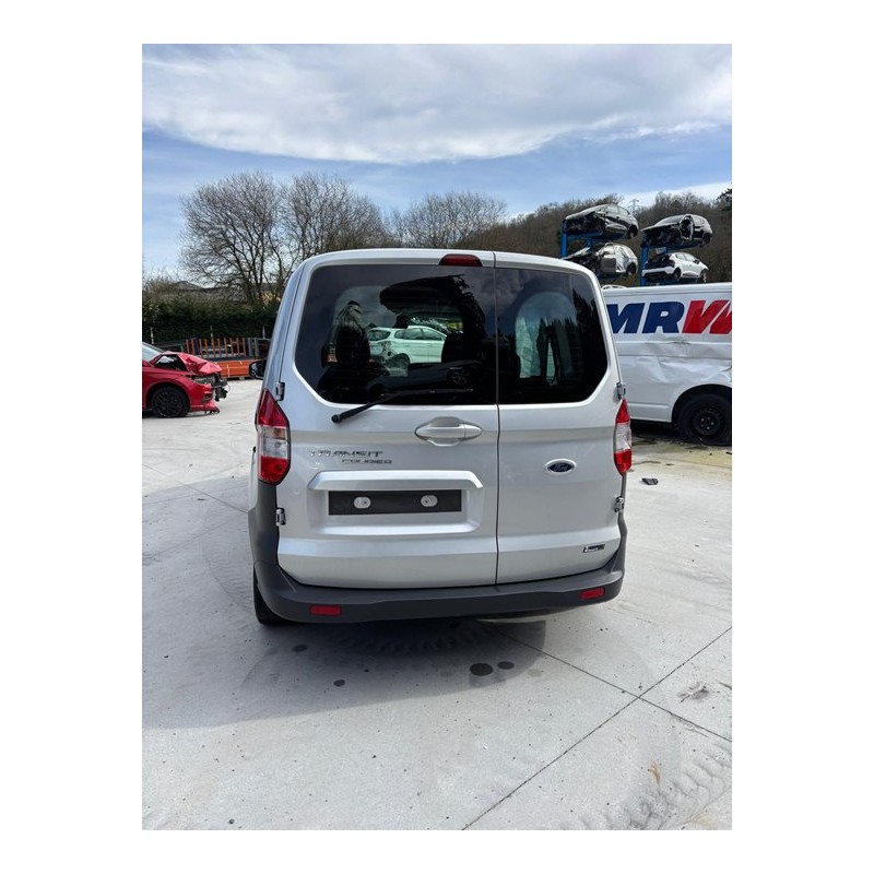 ford transit courier del año 2020