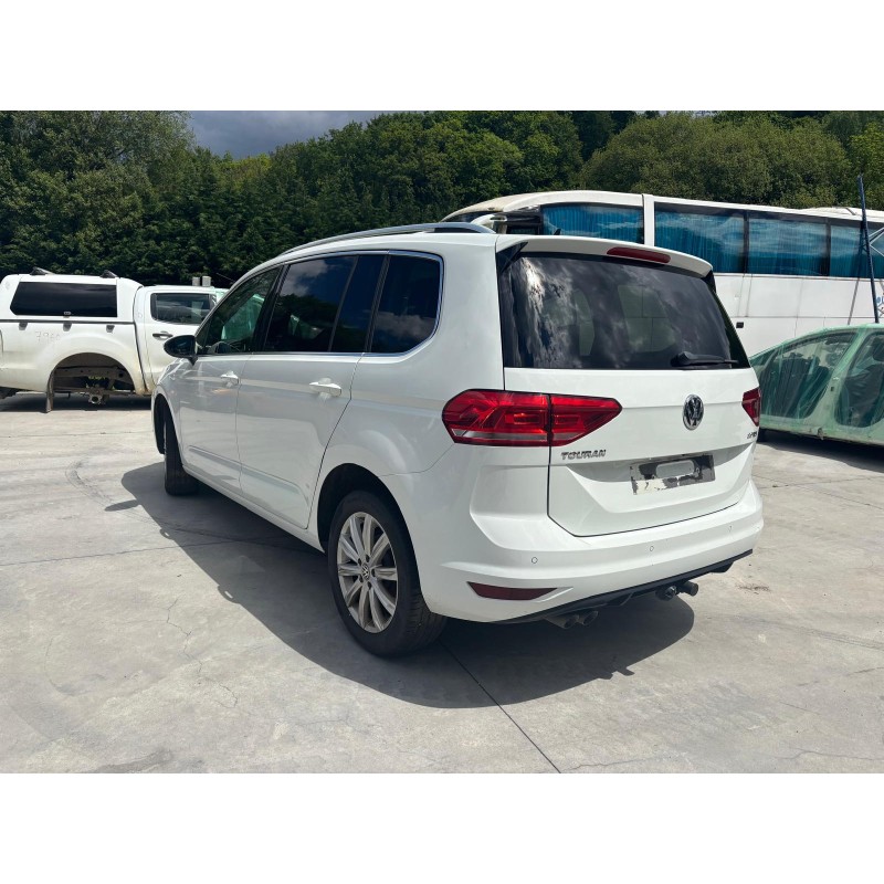 VOLKSWAGEN TOURAN (5T1)