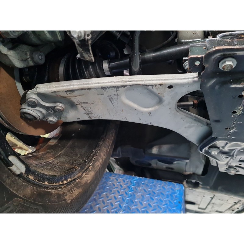 BRAZO SUSPENSION INFERIOR DELANTERO DERECHO 9831682780 