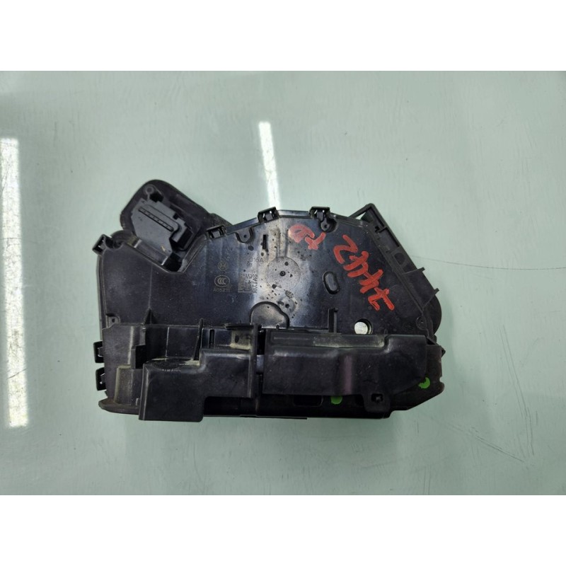 CERRADURA PUERTA TRASERA DERECHA 5NN839016A 