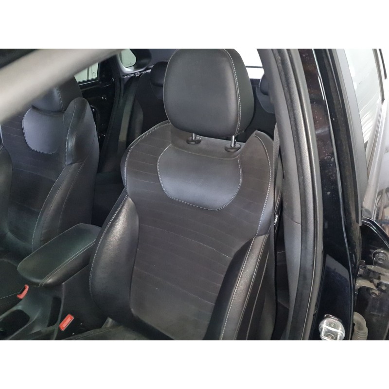 ASIENTO DELANTERO IZQUIERDO 