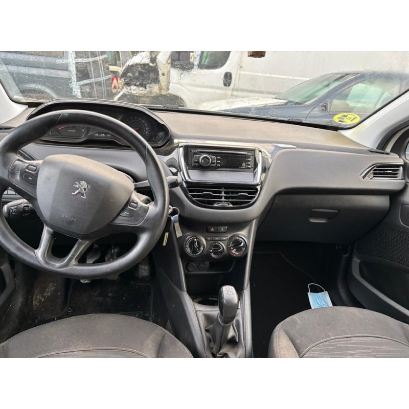 peugeot 208 del año 2012
