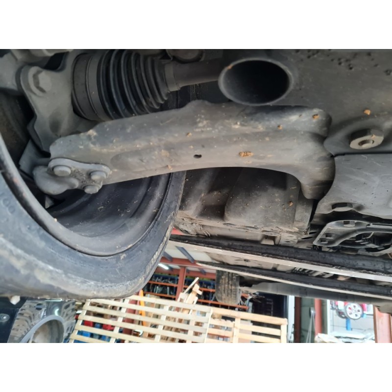 BRAZO SUSPENSION INFERIOR DELANTERO DERECHO 
