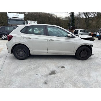 VOLKSWAGEN POLO VI (AE1)