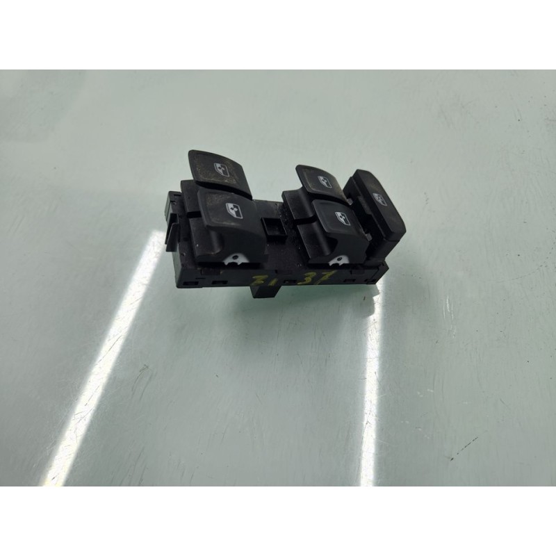 MANDO ELEVALUNAS DELANTERO IZQUIERDO 5G0959857D 
